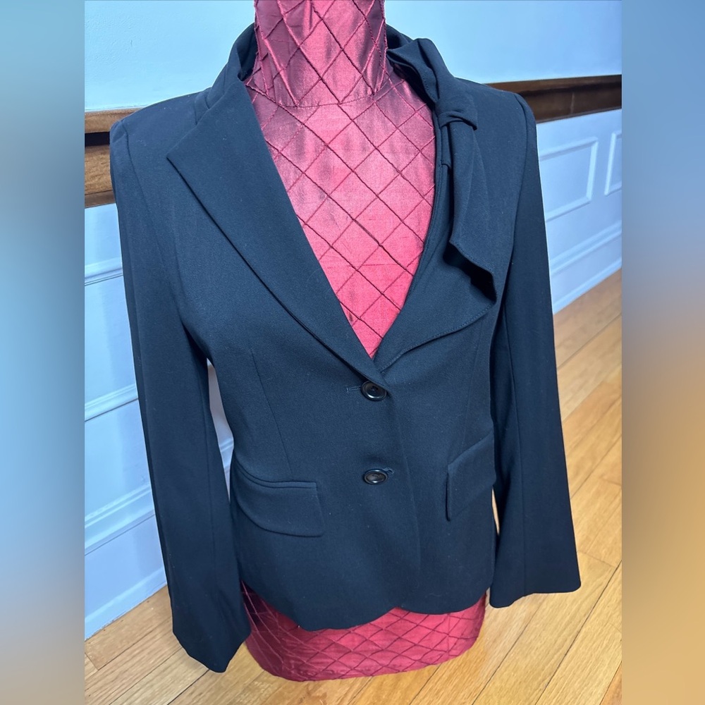 NWT DKNY women’s jacket size 6. Black